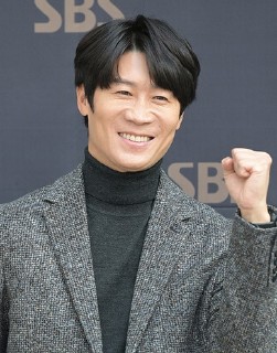 チン・ソンギュ